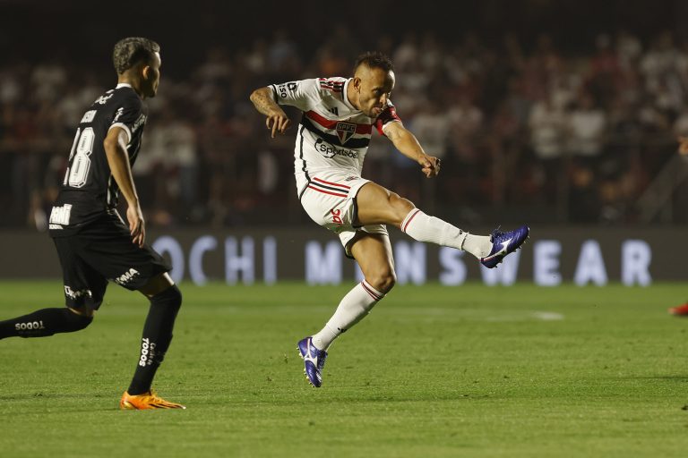 Rafinha atinge marca histórica pelo São Paulo em 2023; saiba qual