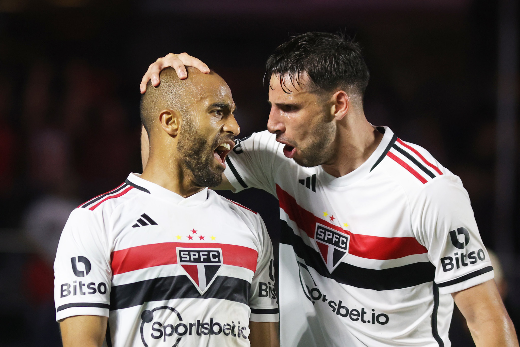 Beraldo deixa jogo contra a LDU chorando e preocupa o São Paulo