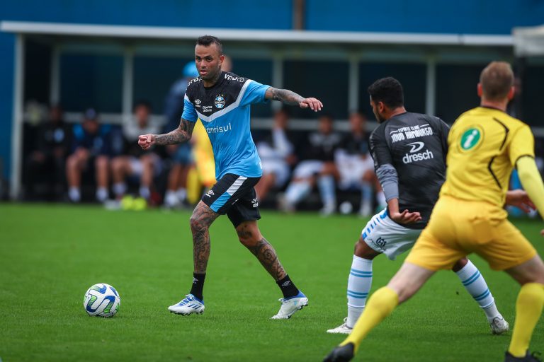 Luan evolui nos treinamentos do Grêmio após rotina de dois turnos no CT