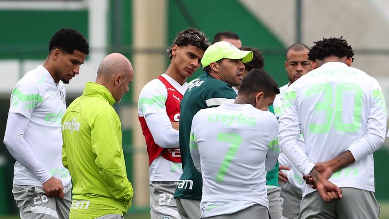 Abel Ferreira e elenco do Palmeiras durante treino. Foto: Cesar Greco/Palmeiras