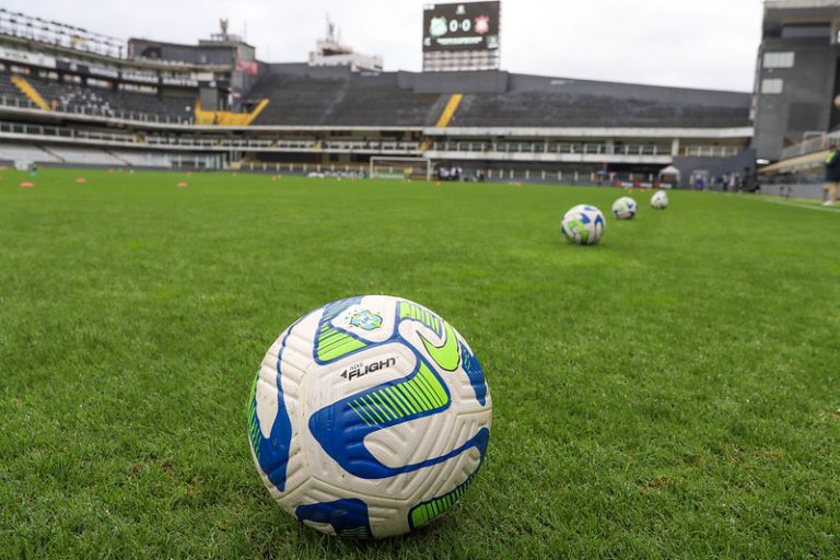 Bola do Campeonato Brasileiro Feminino, Santos x Corinthians. Foto: Fernanda Luz/Staff Images Woman