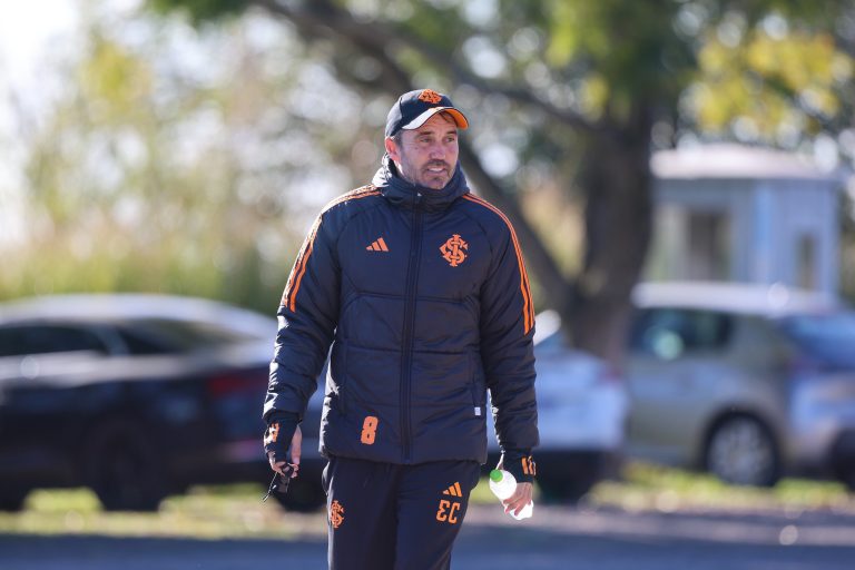 Diante do Bolívar, Eduardo Coudet busca com o Internacional a sua primeira semifinal de Libertadores como técnico