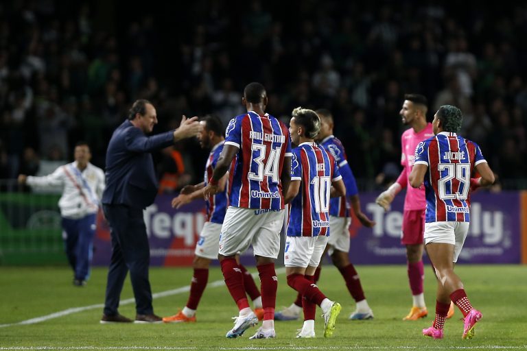 Rogério Ceni estreia no comando do Bahia e destaca primeiro tempo da vitória sobre o Coritiba