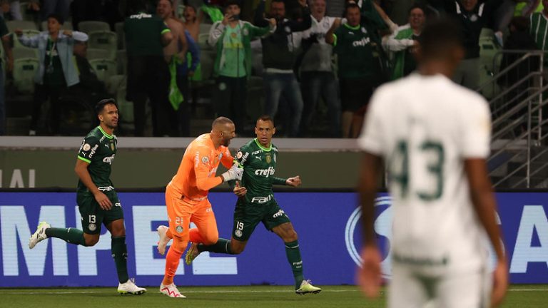 Breno Lopes, Weverton e Luan, do Palmeiras. Foto: Cesar Greco/Palmeiras