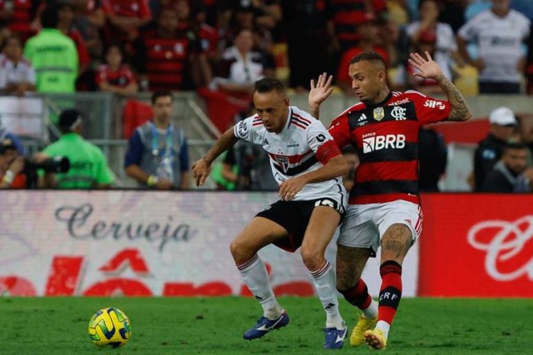 Rafinha no primeiro jogo da final da Copa do Brasil