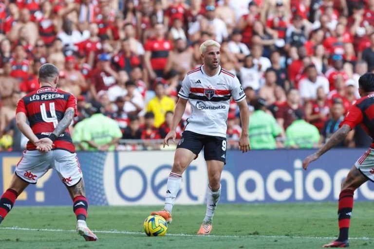 Calleri em ação no Maracanã