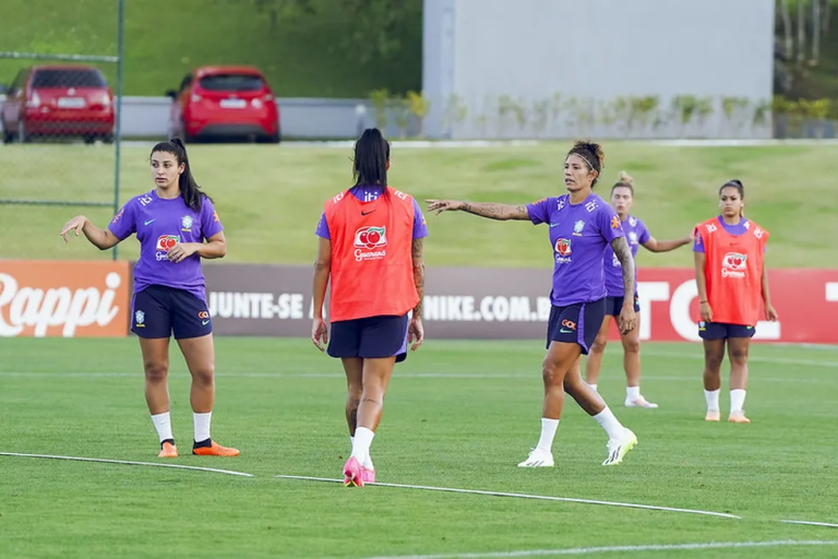 Cristiane comemora retorno à Seleção Brasileira nas primeiras atividades com Arthur Elias