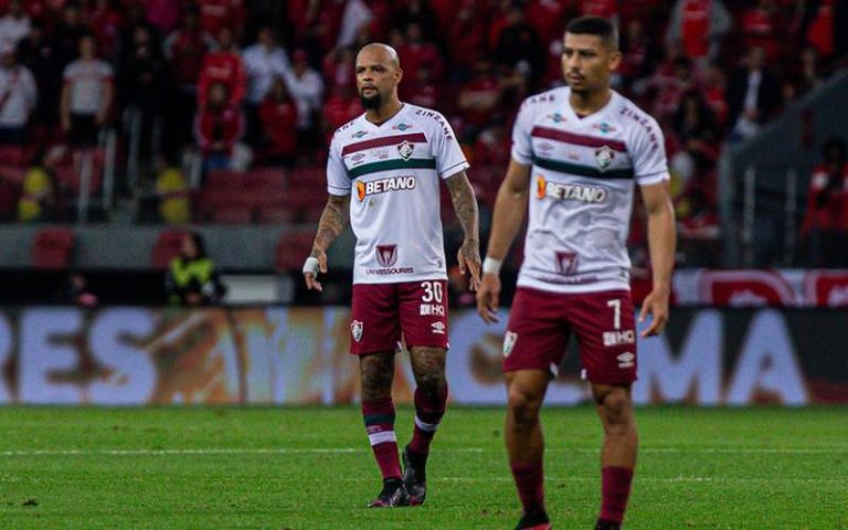 Felipe Melo em ação contra o Inter