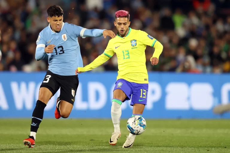 Yan Couto durante partida contra o Uruguai, pelas Eliminatórias. Foto: Vitor Silva/CBF