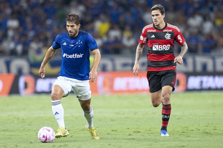 Cruzeiro e Flamengo, em campo pelo Campeonato Brasileiro de 2023