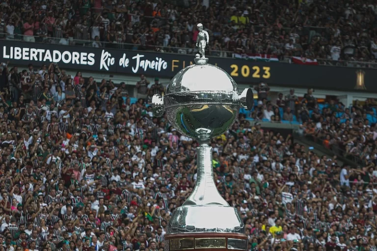 Taça da Libertadores na final Fluminense x Boca Juniors, em 2023. Foto: LUCAS MERÇON/FLUMINENSE F.C