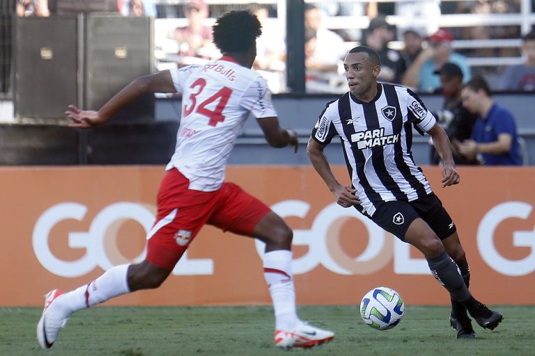 Red Bull Bragantino e Botafogo, em campo pelo Campeonato Brasileiro de 2023