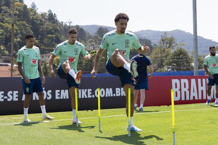 Raphinha, Paulinho e Marquinhos em treino pela seleção brasileira. Foto: Joilson Marconne/CBF