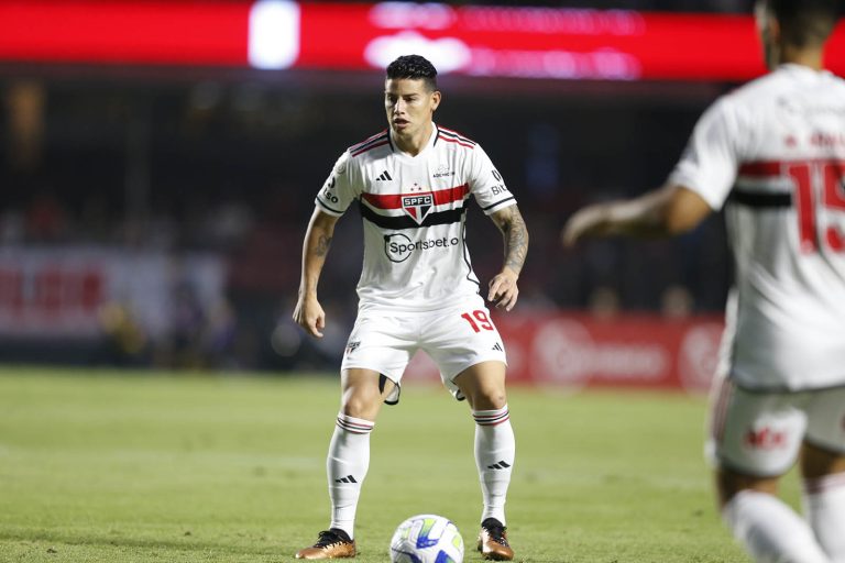 James Rodríguez, em campo pelo São Paulo