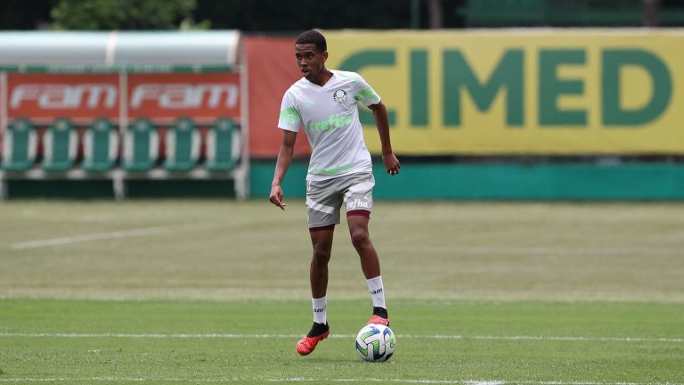 Estêvão, meia-atacante do Palmeiras sub-17. Foto: Cesar Greco/Palmeiras