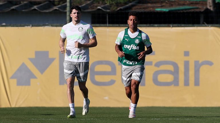 Joaquín Piquerez e Marcos Rocha, do Palmeiras. Foto: Cesar Greco/Palmeiras