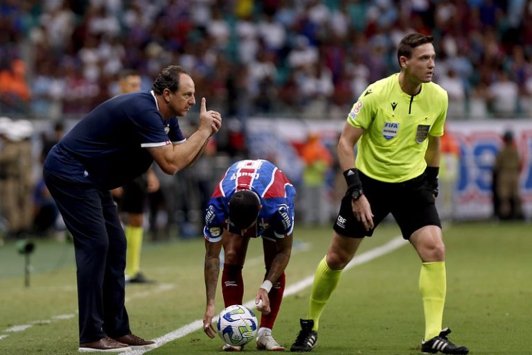 Rogério Ceni e Cauly na goleada do Bahia sobre o Atlético-MG. Foto: Felipe Oliveira/EC Bahia