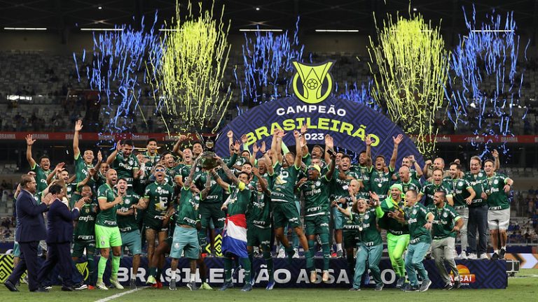 Palmeiras recebe a taça do Brasileirão 2023. Foto: Cesar Greco/Palmeiras