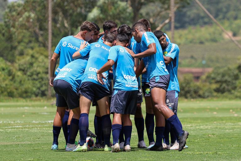 Equipe sub-20 do Cuiabá para a Copinha 2024. Foto: Reprodução/AssCom Dourado