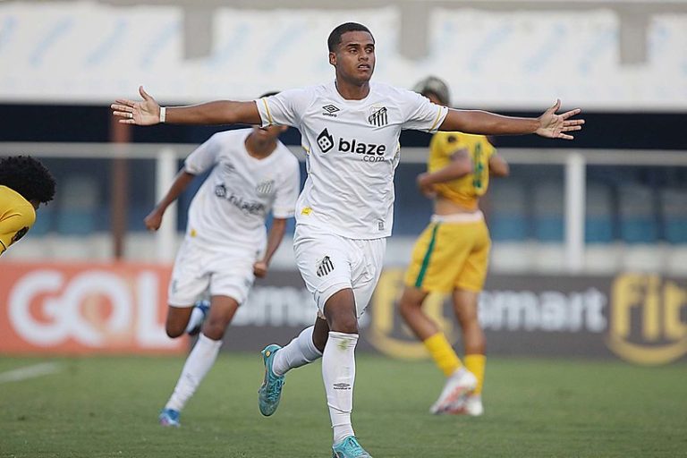 Enzo Monteiro, do Santos sub-20, na 2ª rodada da Copinha 2024. Foto: Pedro Ernesto Guerra Azevedo/Santos FC