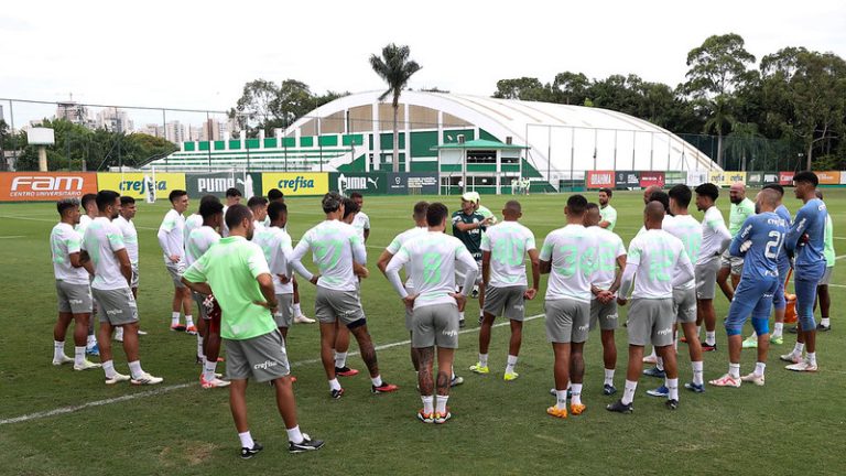 Elenco de 2024 do Palmeiras durante treino. Foto: Cesar Greco/Palmeiras