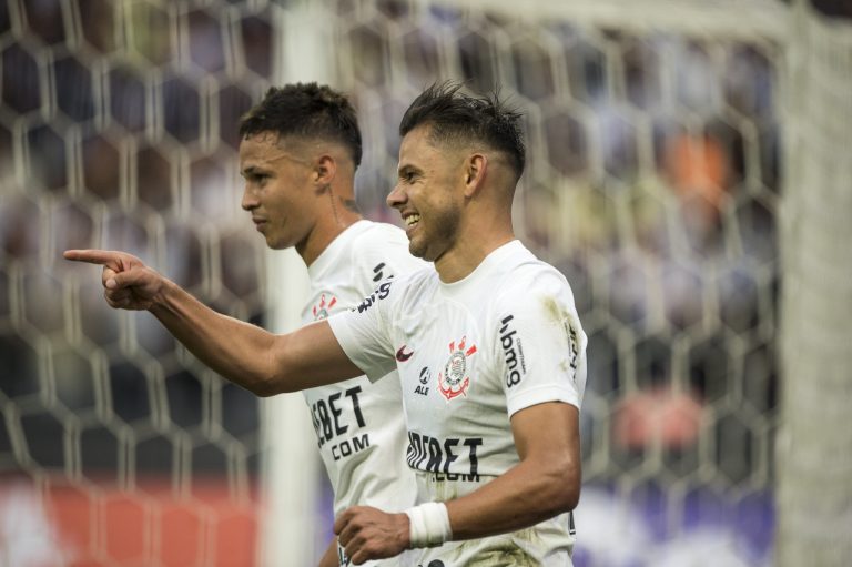 Romero comemora o gol marcado contra o Guarani