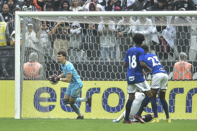 Corinthians 1 x 0 Cruzeiro (final da Copinha 2024). Foco no goleiro Otávio, do Cruzeiro. Foto: Mauro Horita/Cruzeiro