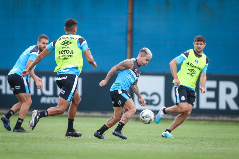 Grêmio faz treino antes de enfrentar o Brasil de Pelotas