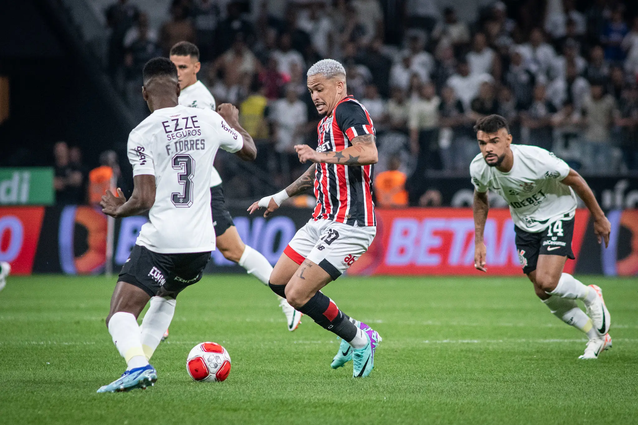 Corinthians e São Paulo, em campo pelo Campeonato Paulista