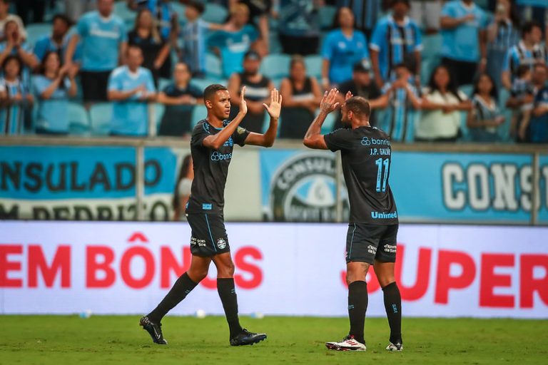 Jogadores do Grêmio comemoram gol em jogo contra Novo Hamburgo. Foto: LUCAS UEBEL/GREMIO FBPA