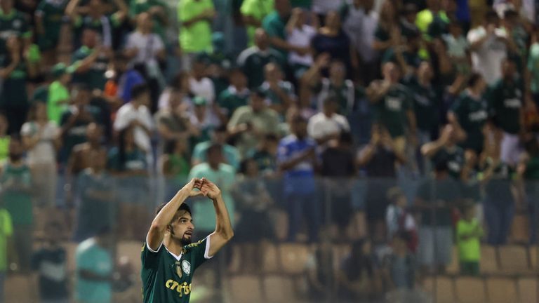 Flaco López e torcida do Palmeiras na Arena Barueri. Foto: Cesar Greco/Palmeiras