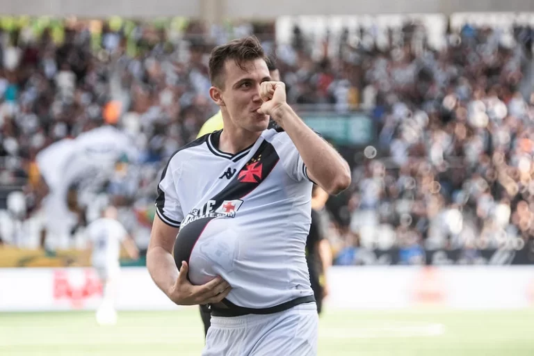 Lucas Piton, lateral-esquerdo do Vasco. Foto: Leandro Amorim/Vasco