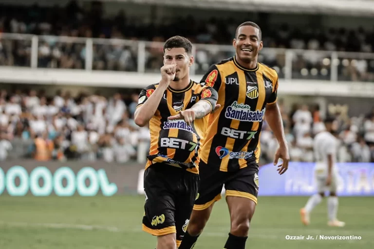 Rômulo, do Novorizontino, e futuro reforço do Palmeiras, comemora gol sobre o Santos. Foto: Ozzair Jr./Novorizontino