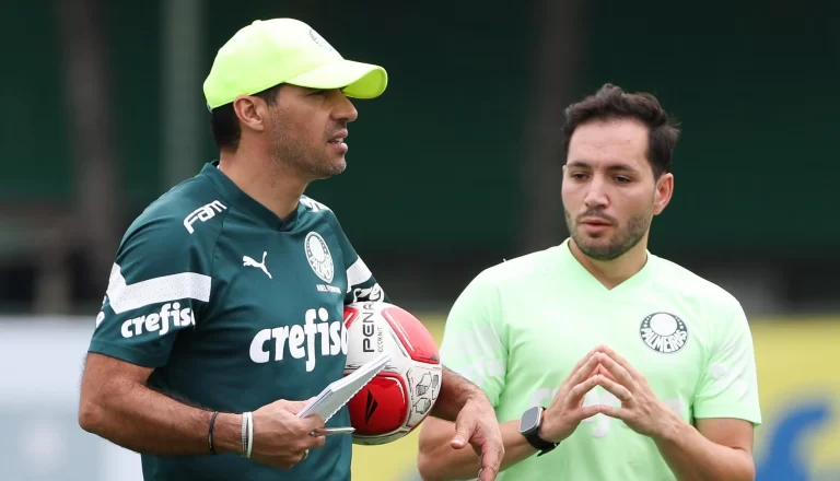 Abel Ferreira e Tiago Costa, da comissão técnica do Palmeiras. Foto: Fabio Menotti/Palmeiras