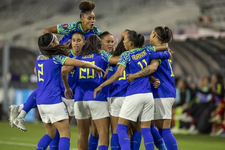 Seleção brasileira feminina comemorando gol sobre ao Colômbia na Copa Ouro CONCACAF 2024. Foto: Leandro Lopes/CBF