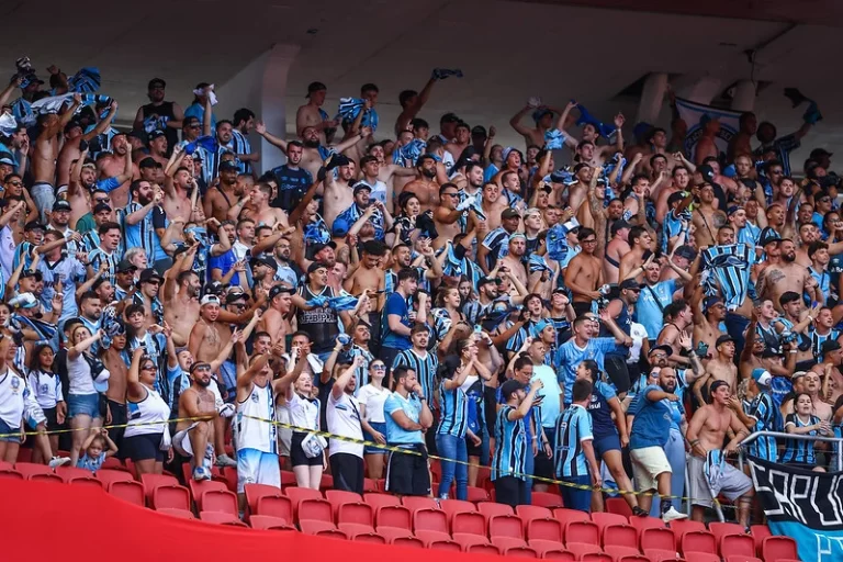 Torcida do Grêmio durante clássico contra o Inter, no Gauchão 2024. Foto: LUCAS UEBEL/GREMIO FBPA