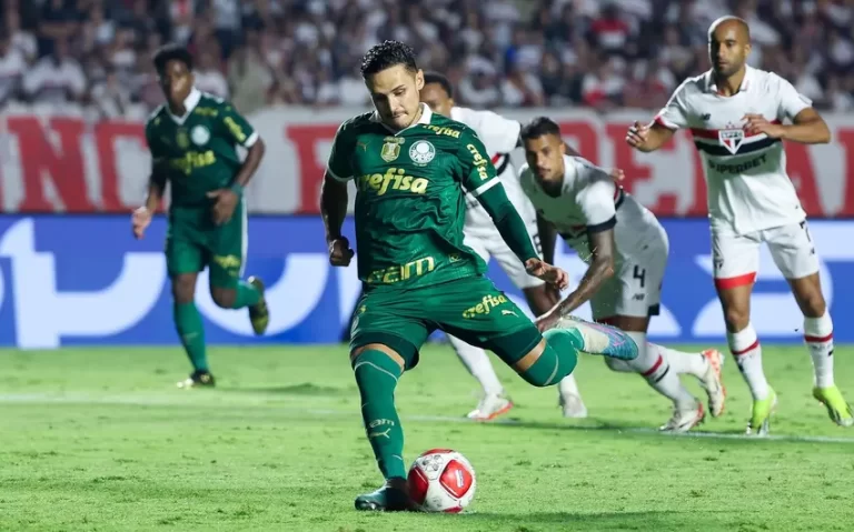 Veiga chegou ao 100º gol na carreira diante do São Paulo no Morumbis - Foto: Fábio Menotti / Palmeiras