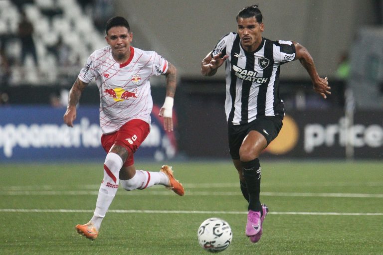 Botafogo e Red Bull Bragantino, em campo pela Copa Libertadores da América