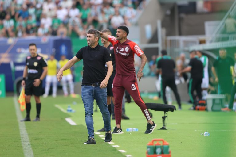 Internacional tem dúvida no ataque para o jogo de volta da semifinal do Gauchão