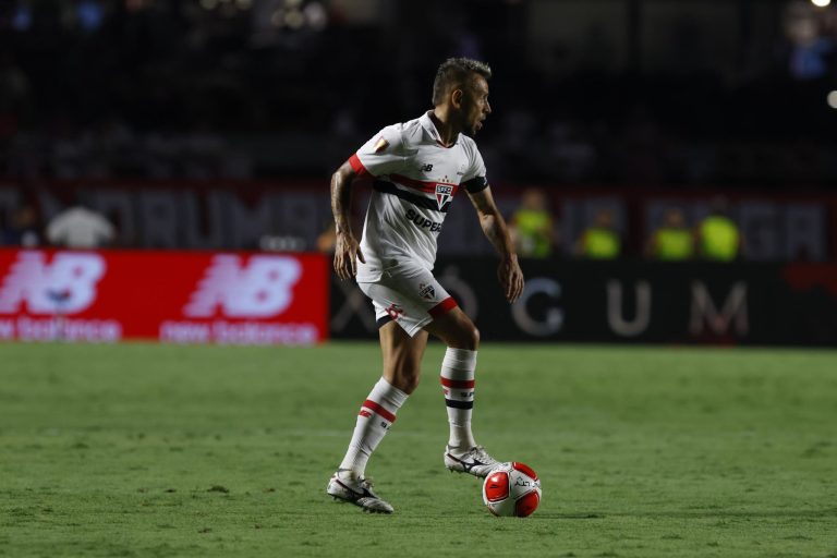 Rafinha deve atingir marca importante com a camisa do São Paulo - Saiba qual