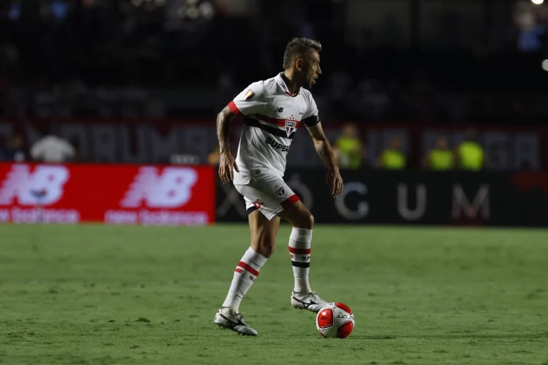 Rafinha, jogador do São Paulo no Paulistão 2024. Foto: Rubens Chiri e Paulo Pinto/Saopaulofc.net