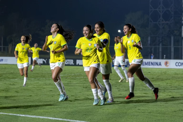 Seleção brasileira feminina sub-17 no Sul-Americano da categoria, em 2024. Foto: Fabio Souza/CBF