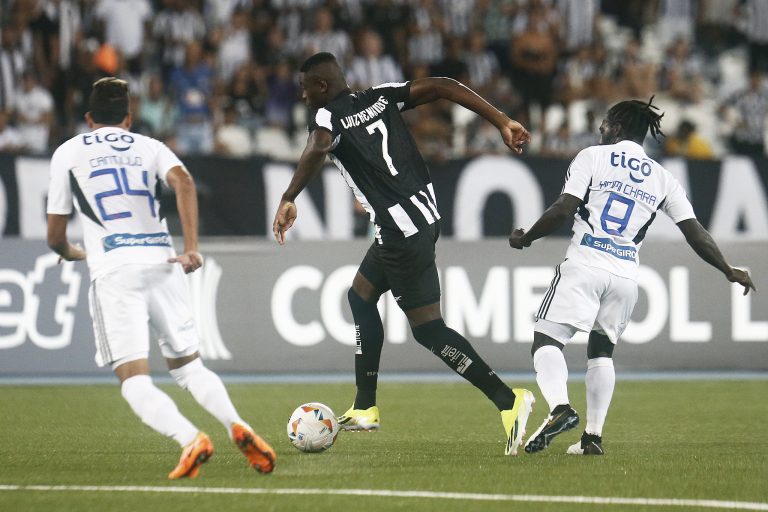 Botafogo e Junior Barranquilla, em campo pela Libertadores