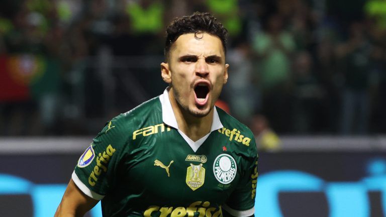 Raphael Veiga comemora o gol na final do Paulistão de 2024