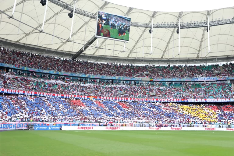 Torcida do Bahia na Arena Fonte Nova, final do Baianão 2024. Foto: Felipe Oliveira/Bahia EC