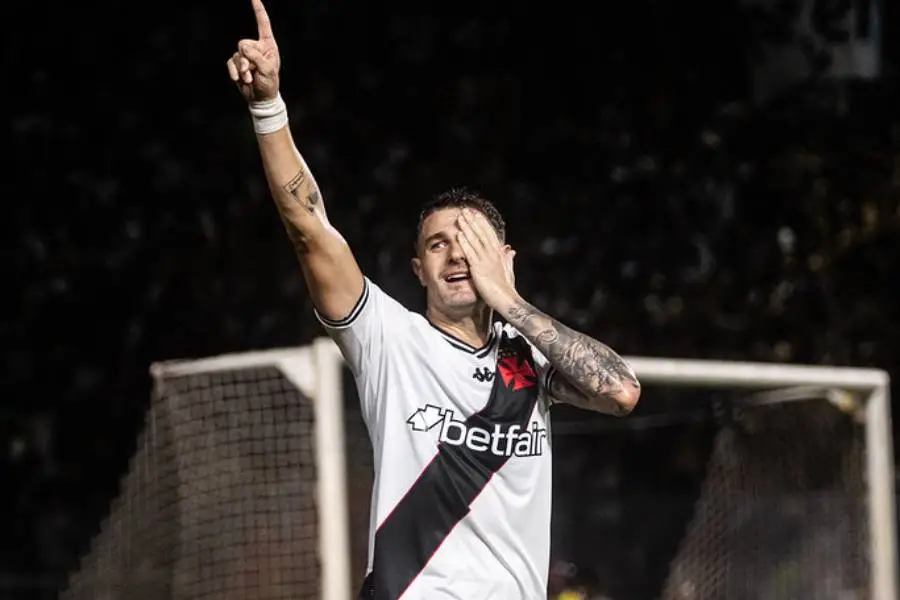 Vegetti comemora gol pelo Vasco