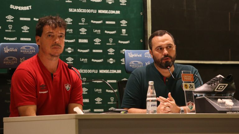 Fernando Diniz ao lado do presidente Mário Bittencourt