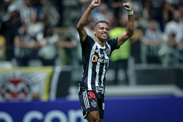 Pedrinho comemora gol pelo Atlético-MG