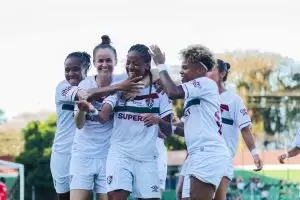 Jogadoras do Fluminense comemoram gol sobre o América-MG, no Brasileirão Feminino 2024. Foto: MARINA GARCIA/FLUMINENSE FC