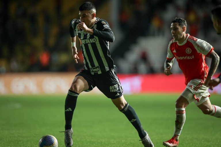 Internacional e Atlético-MG, em campo pelo Campeonato Brasileiro